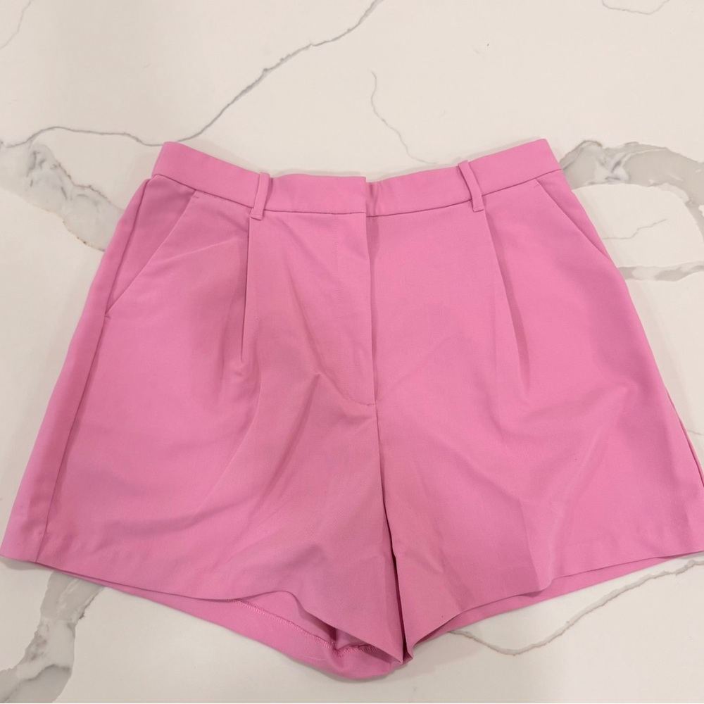 Abercrombie & Fitch High-Waist Pink Pleated Shorts L